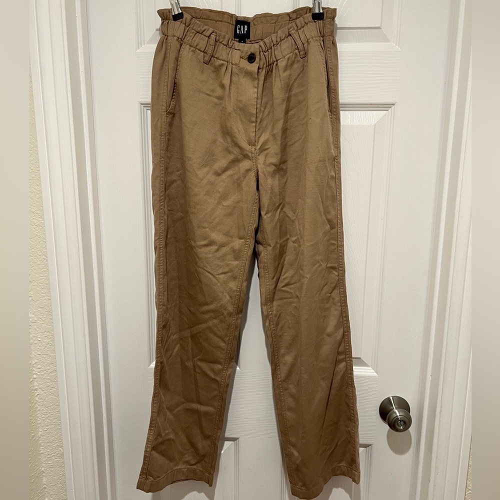 GAP Women’s Tan Relaxed Pant